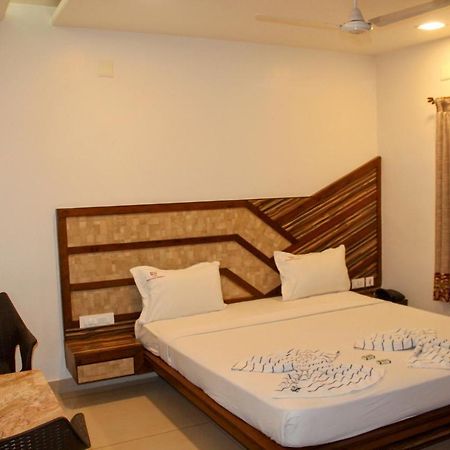 Annai In Saravana Bhavan Fine Stay And Restaurant Velánganni Kültér fotó