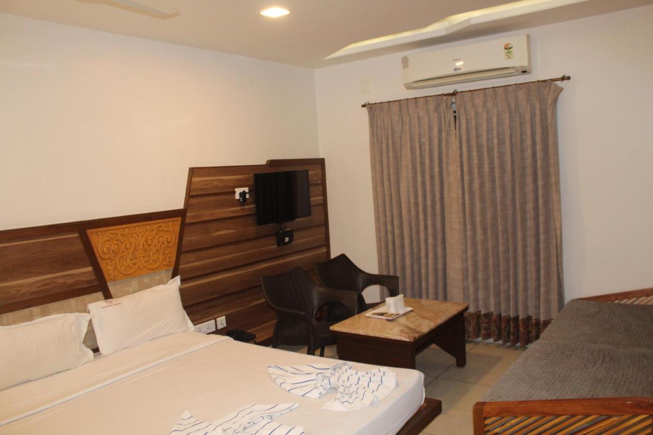 Annai In Saravana Bhavan Fine Stay And Restaurant Velánganni Kültér fotó