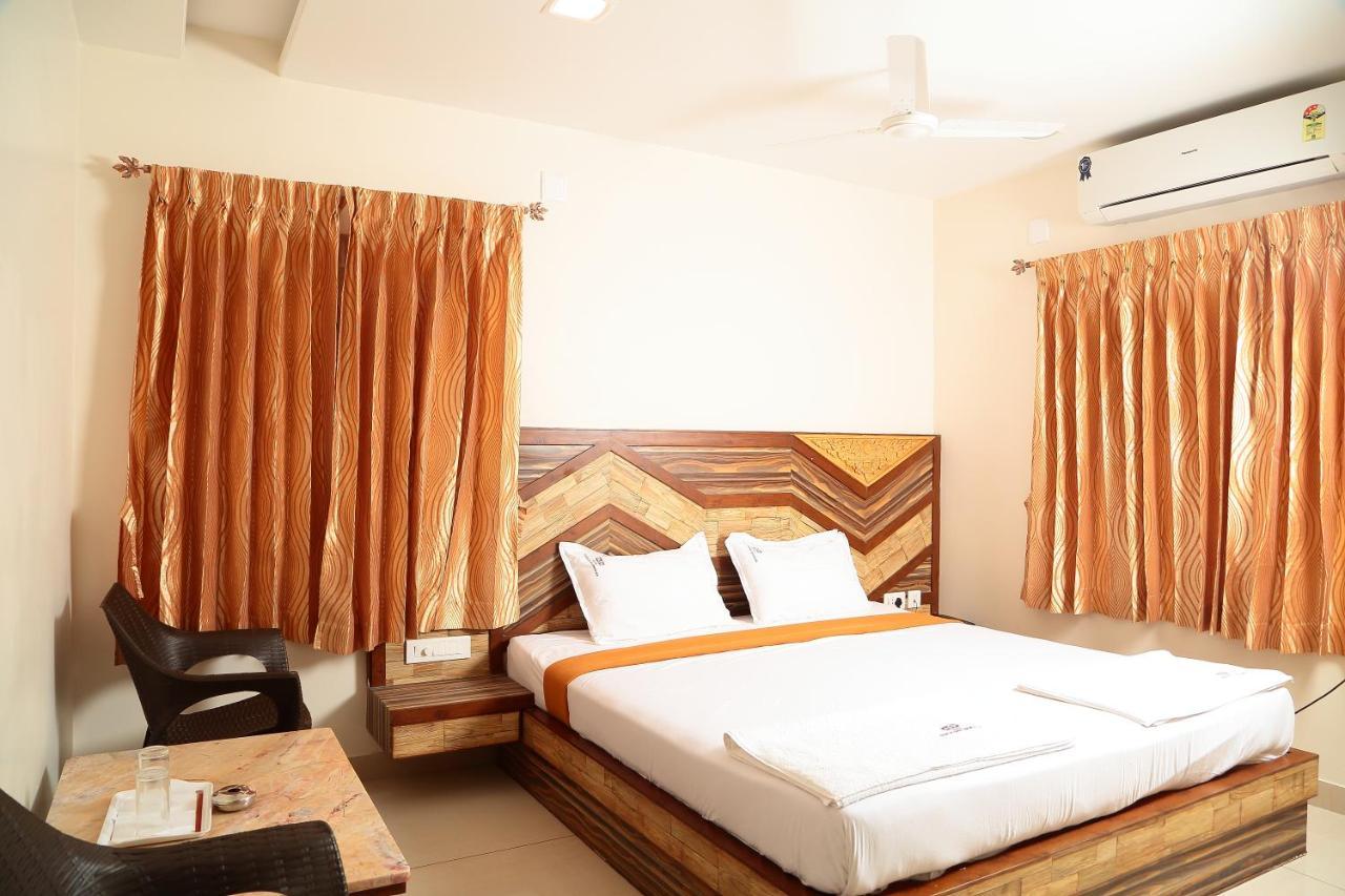 Annai In Saravana Bhavan Fine Stay And Restaurant Velánganni Kültér fotó